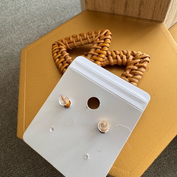 Woven rattan earrings - Picture 5 of 5